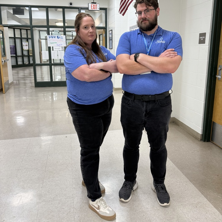 Students dressed alike for Twin Day
