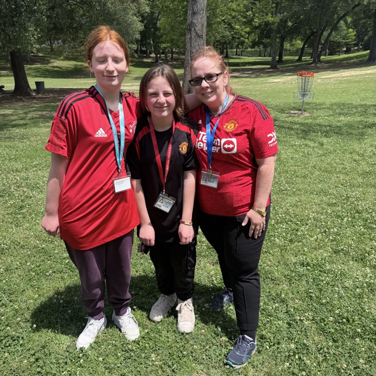 Students dressed alike for Twin Day