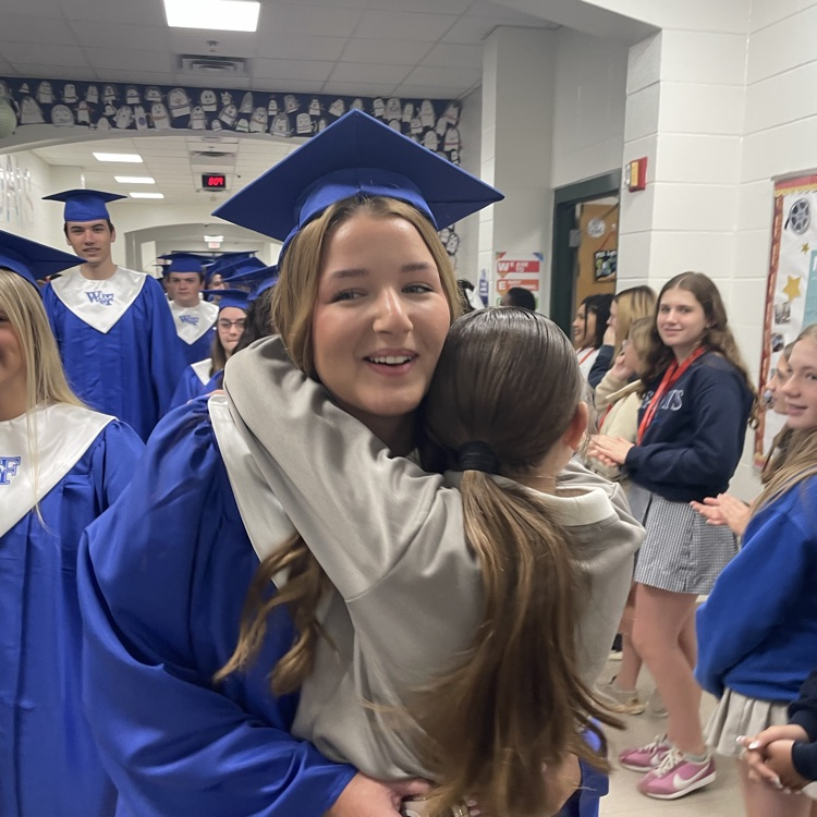 sibling pictures with graduate 