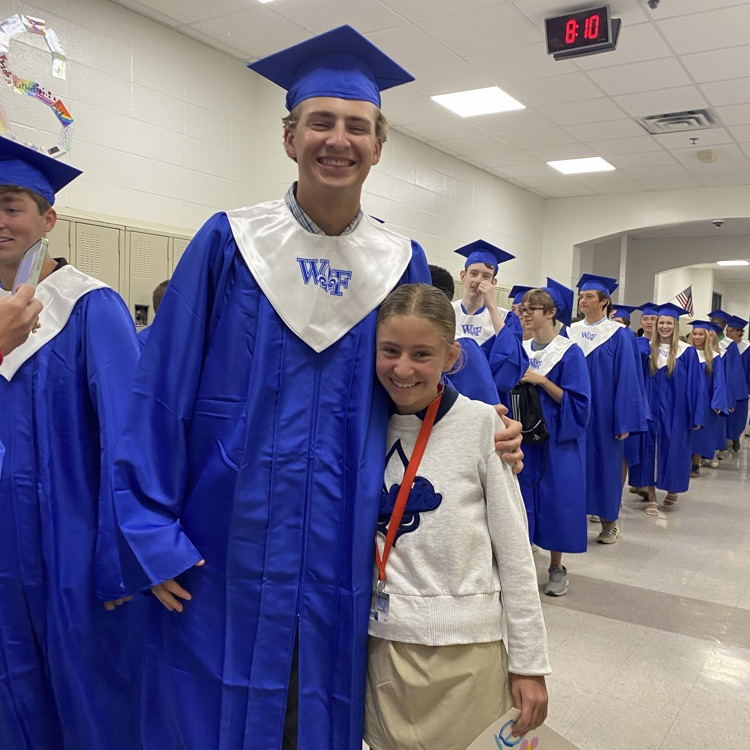 sibling pictures with graduate 