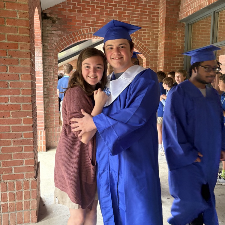 sibling pictures with graduate 