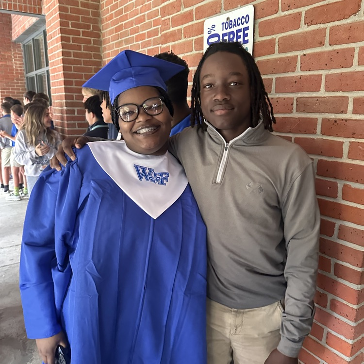 sibling pictures with graduate 