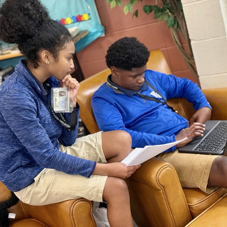 Students collaborate 