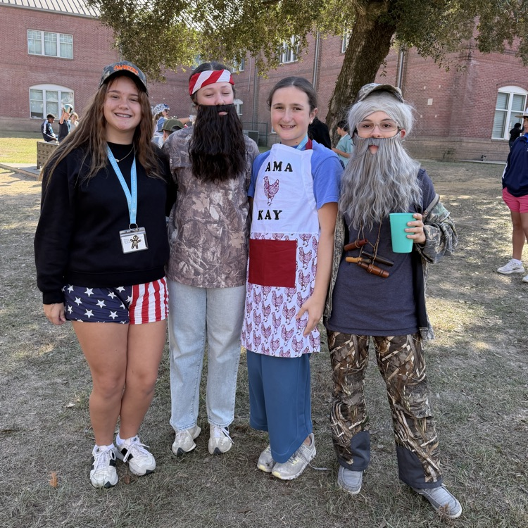 students dress up for homecoming