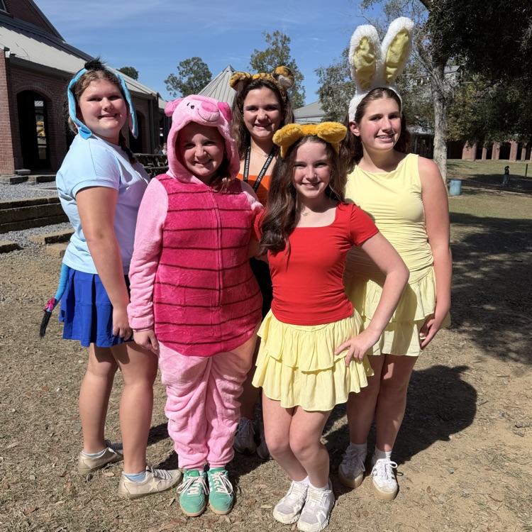 students dress up for homecoming