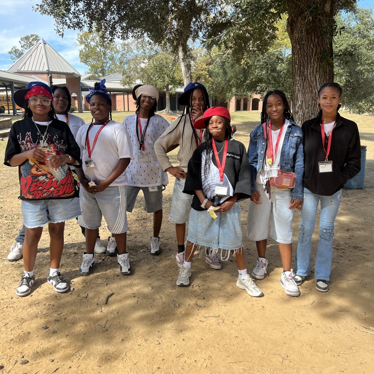 students dress up for homecoming