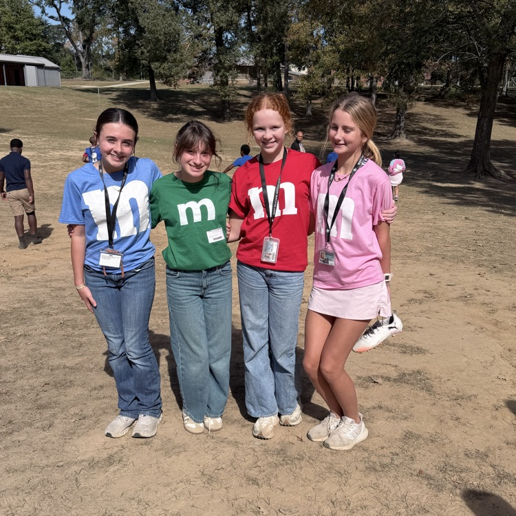 students dress up for homecoming