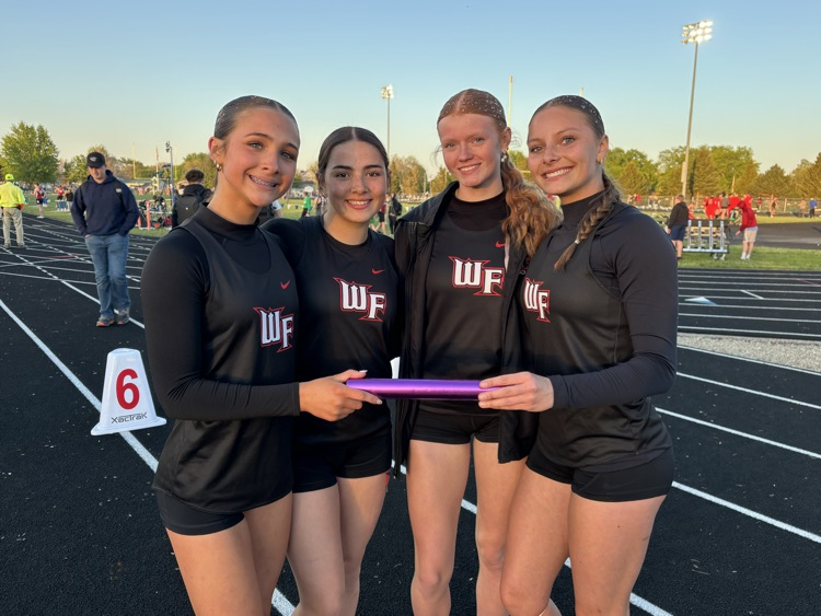 New 4x400 and sprint medley school record holders