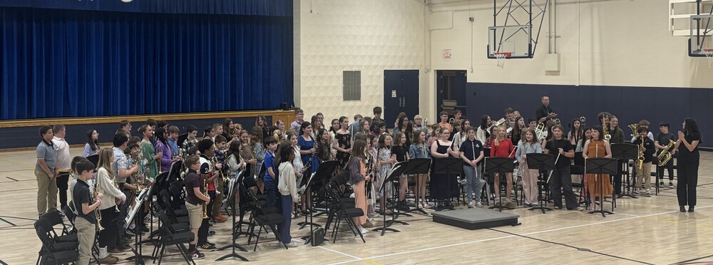 5th grade band group of students 