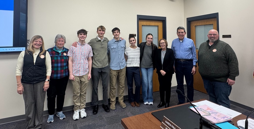 Students in West G's Bees Club