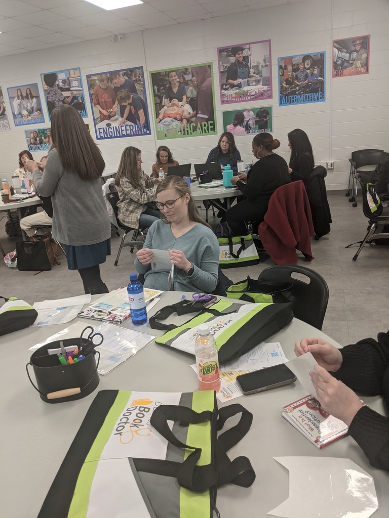 Media Specialists collaborate.