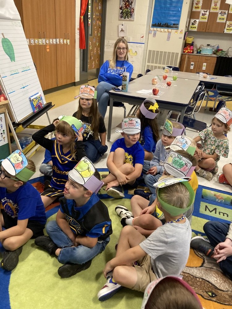  Good listeners in Kindergarten !