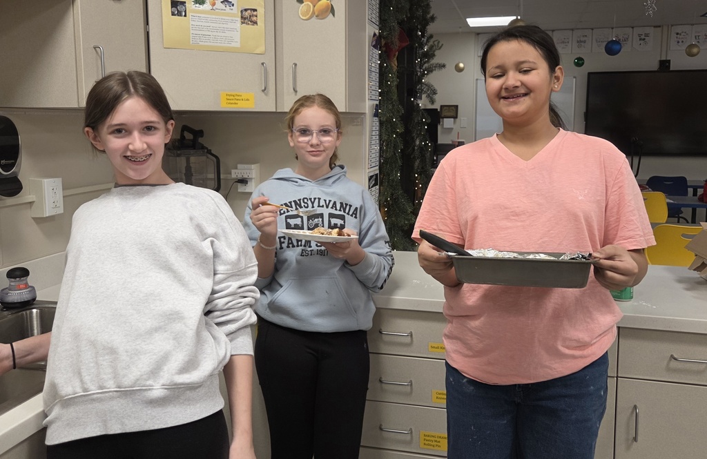 The ladies of the yellow kitchen.