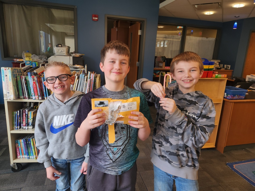 Behm homeroom kids with candy cane