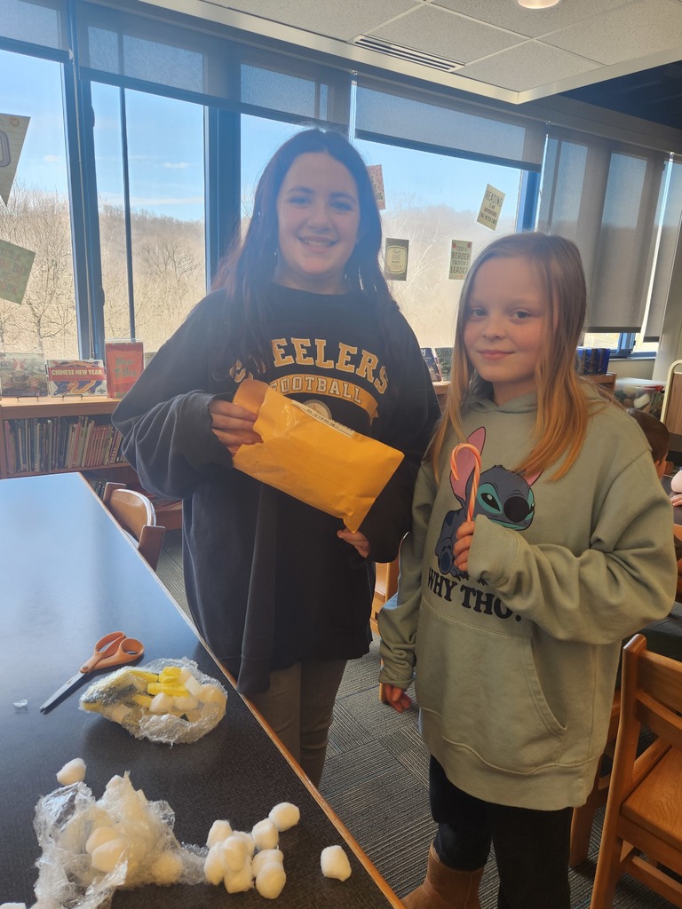 Riffle homeroom kids with candy cane