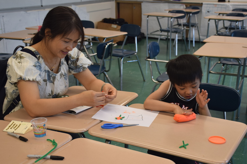 students collaborating in a classroom science experiment