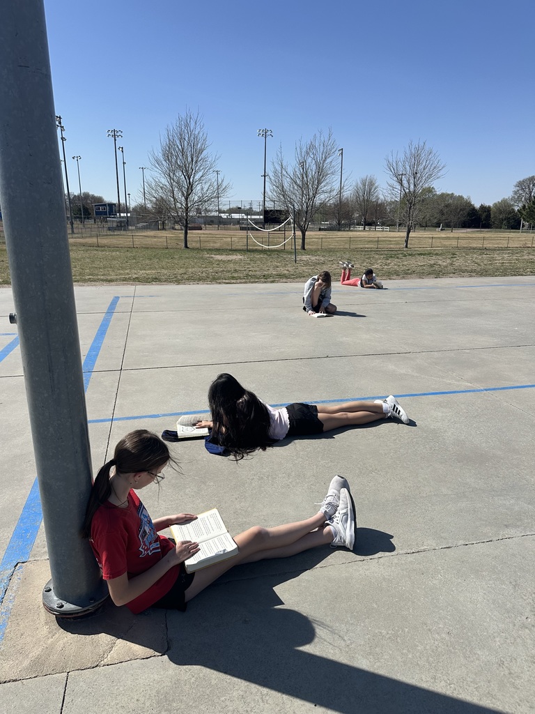 5th grade student reading outside