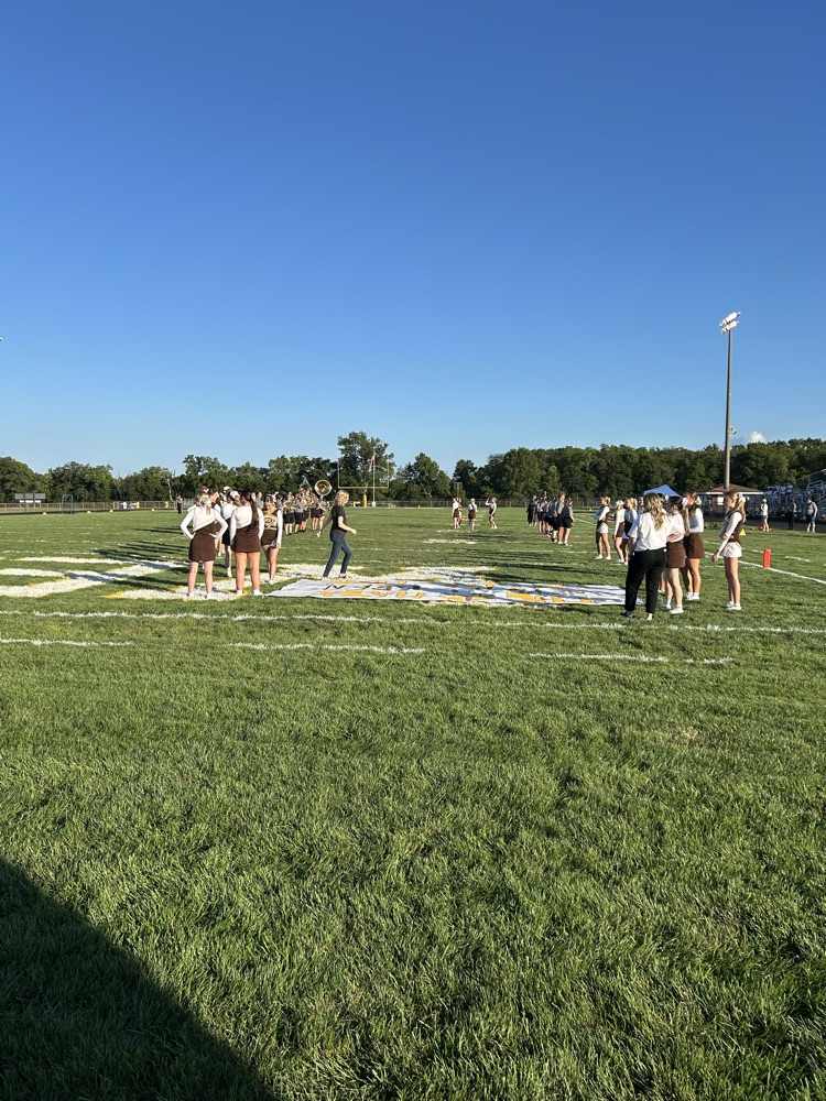 tunnel of cheerleaders and band