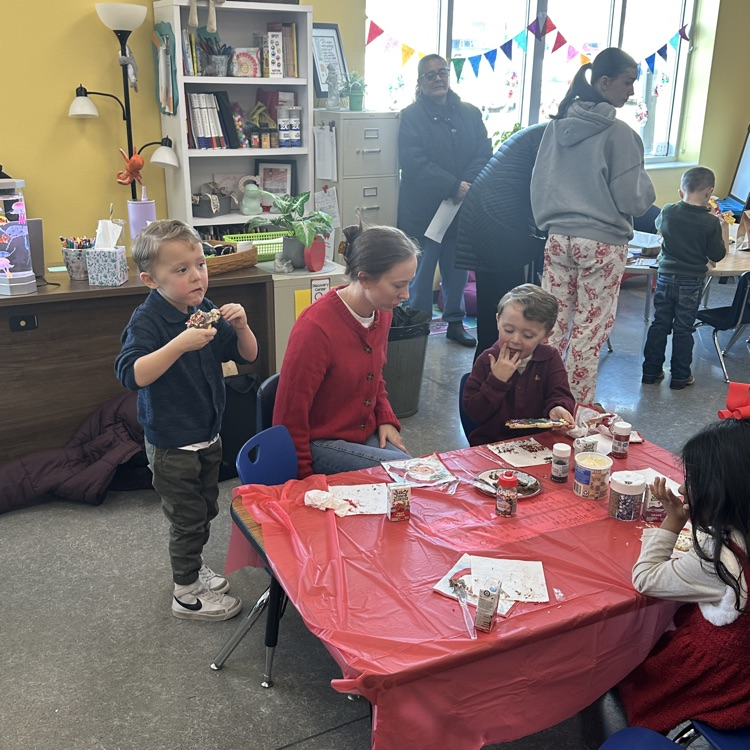family cookie decorating