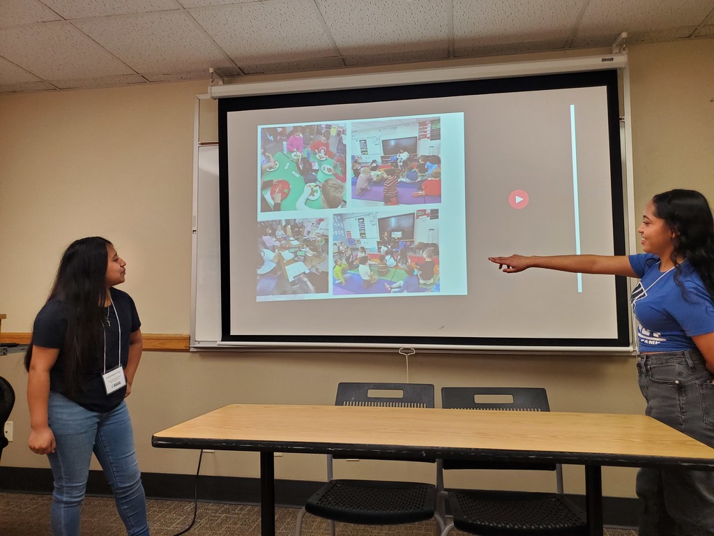Encarnacion Tzip and Katerin Meza Murillo presenting in the breakout session