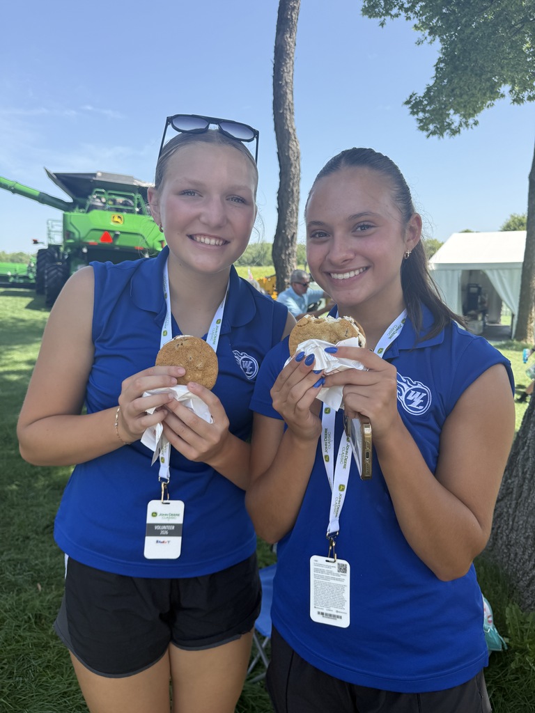 Golfers eating ice cream at the JDC