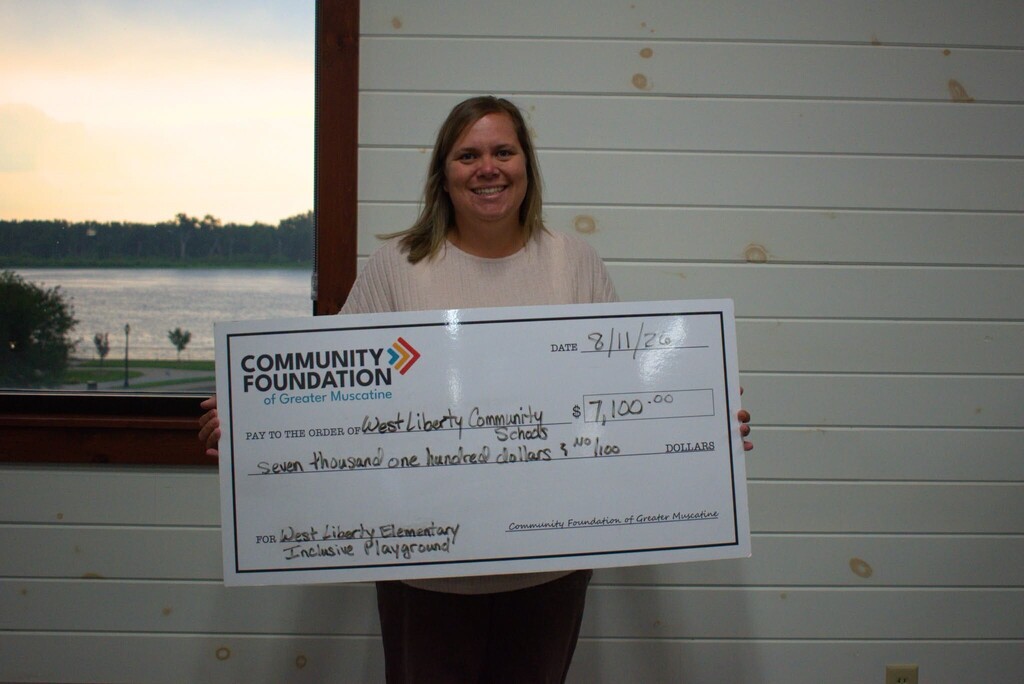 Nurse Kayla Morrison accepts $7100 grant check from Community Foundation of Greater Muscatine