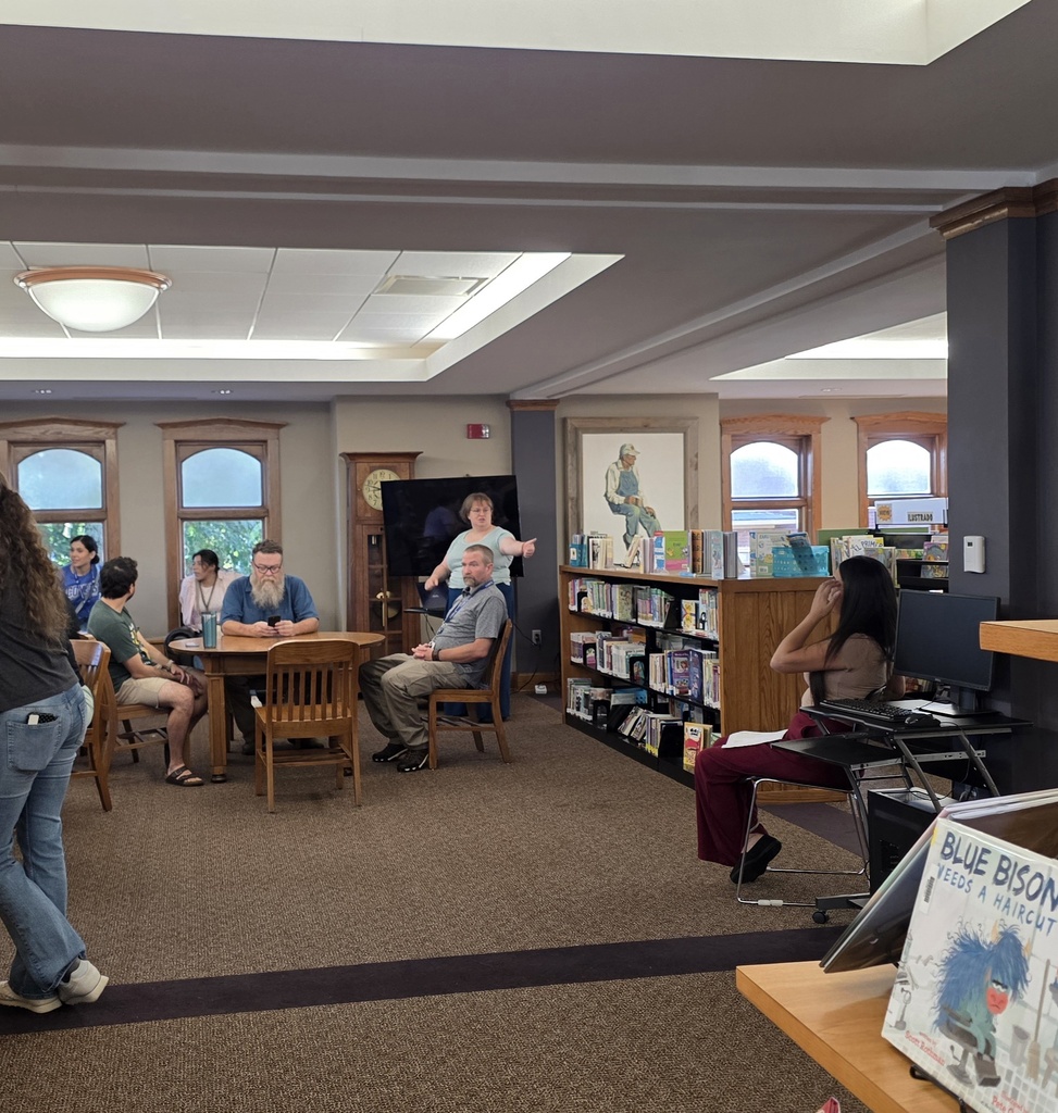 High School Teachers Tour Public Library