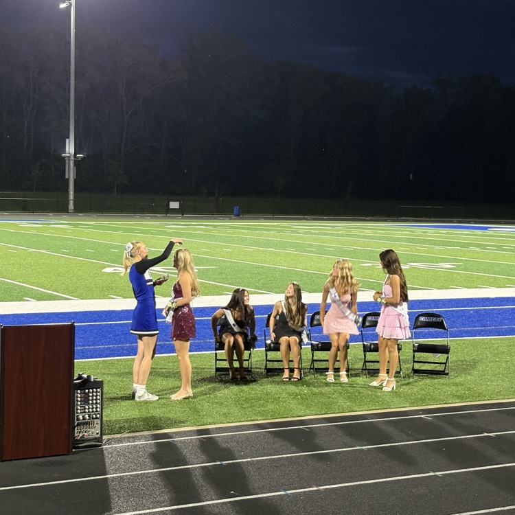 Madison Buysse receives Homecoming crown