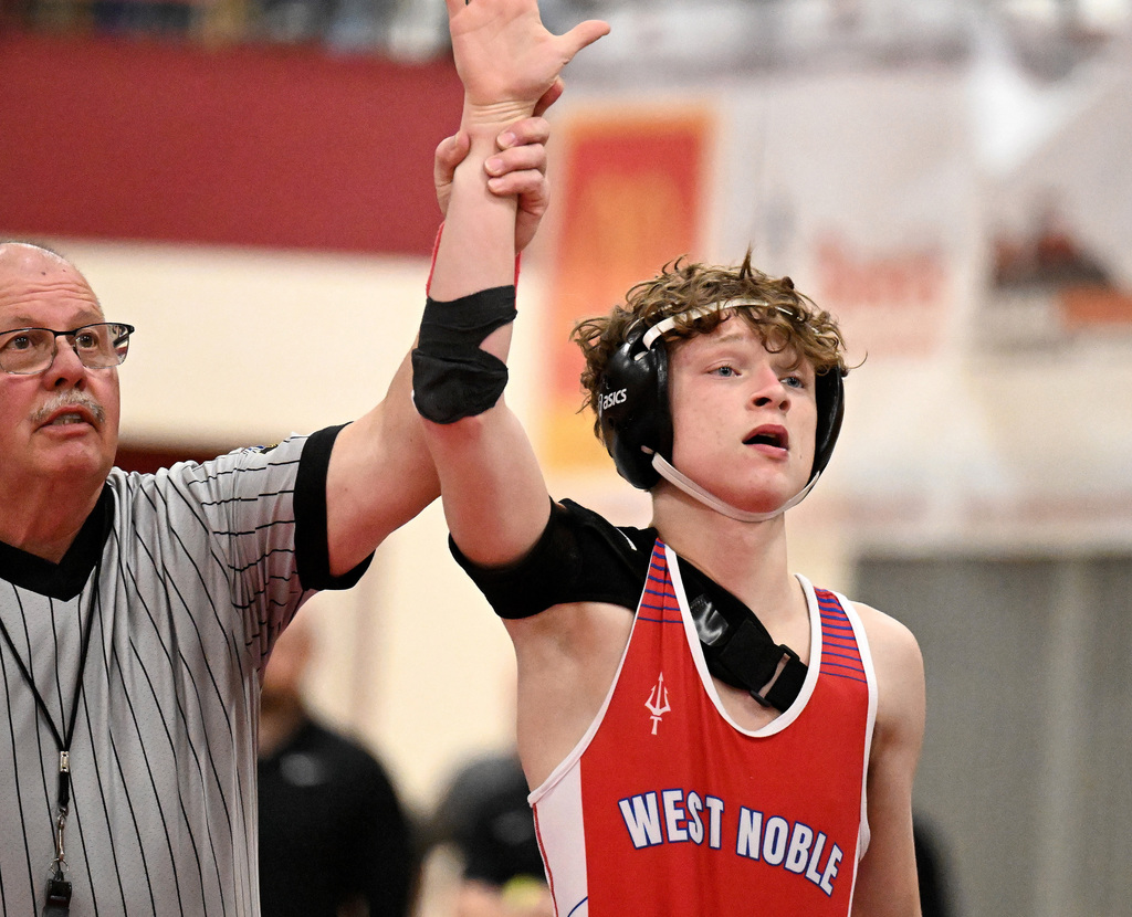 leon bontrager winning a wrestling match