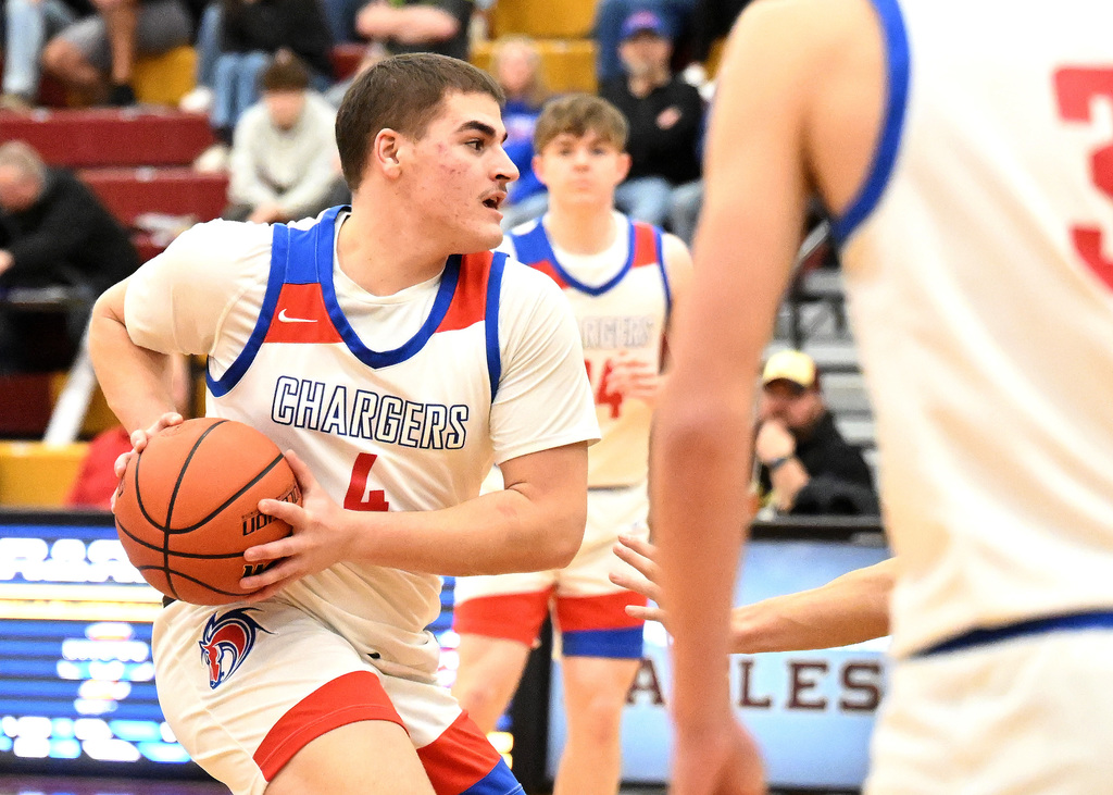cam eash playing columbia city basketball