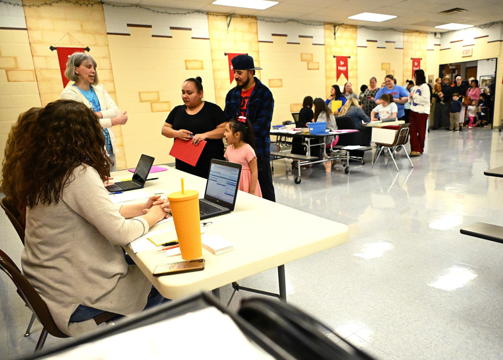 families at kindergarten roundup