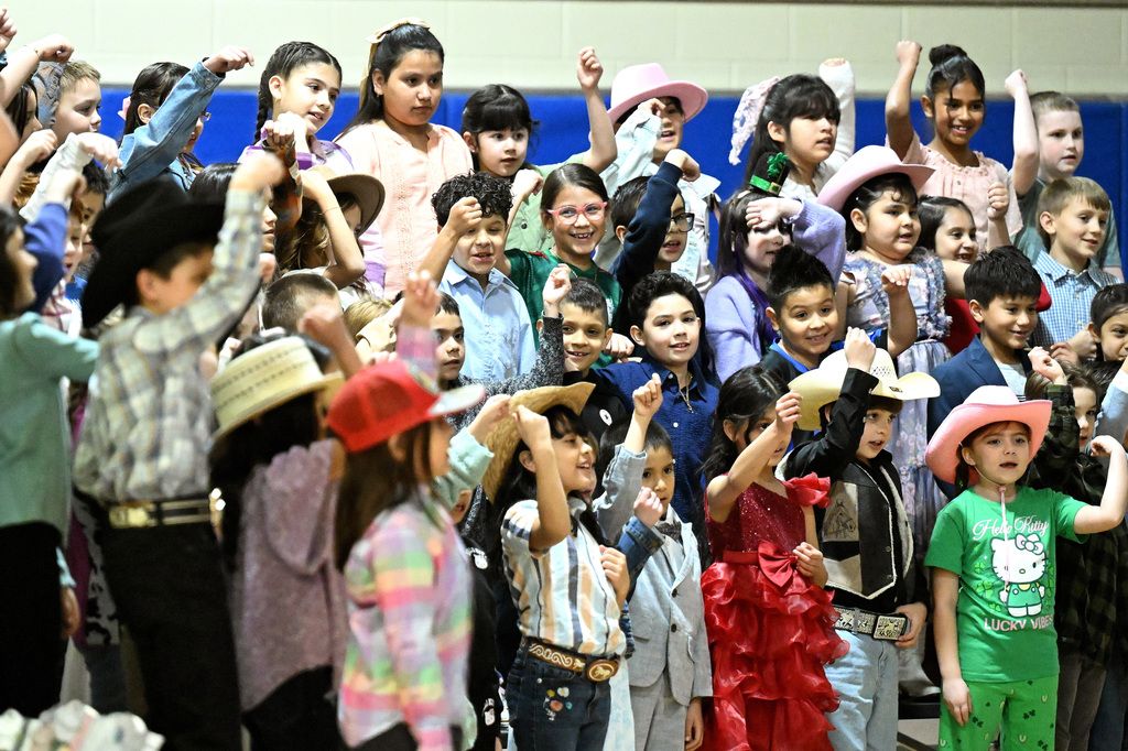 kids singing at the music program