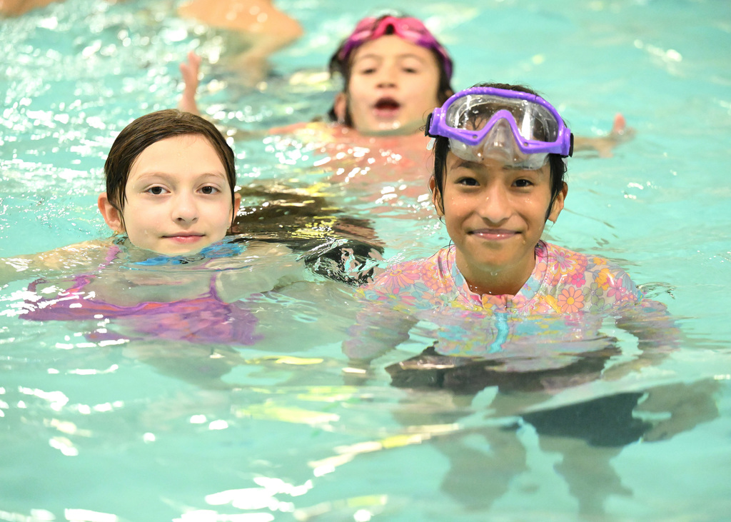 kids swimming at the JAM Center