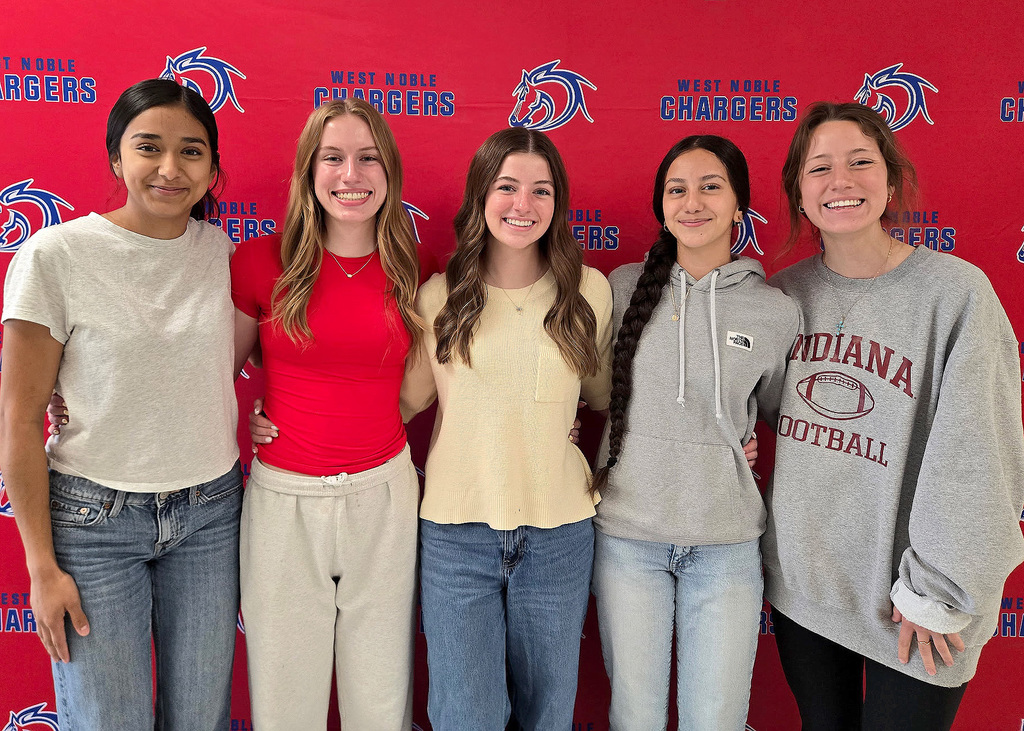 girls track runners who qualified for the HSR state meet