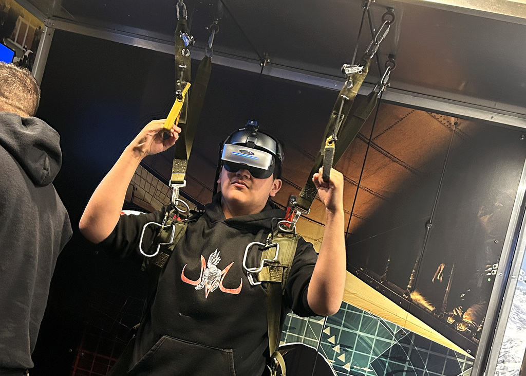 students at the usa army virtual tour at west noble