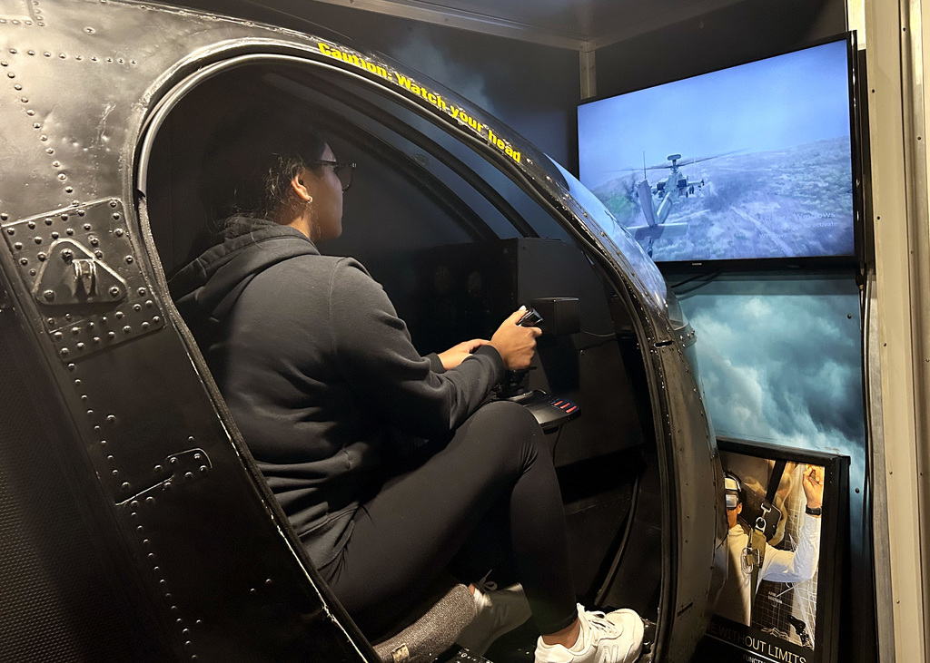 students at the usa army virtual tour at west noble