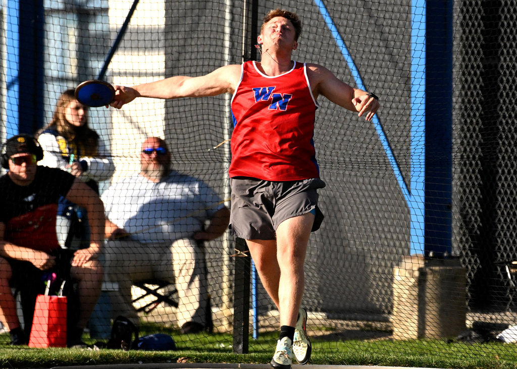 track athlete throwing a discus