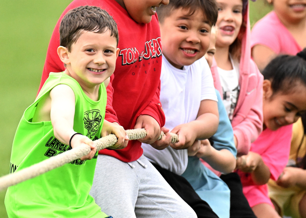 kids playing tug of war