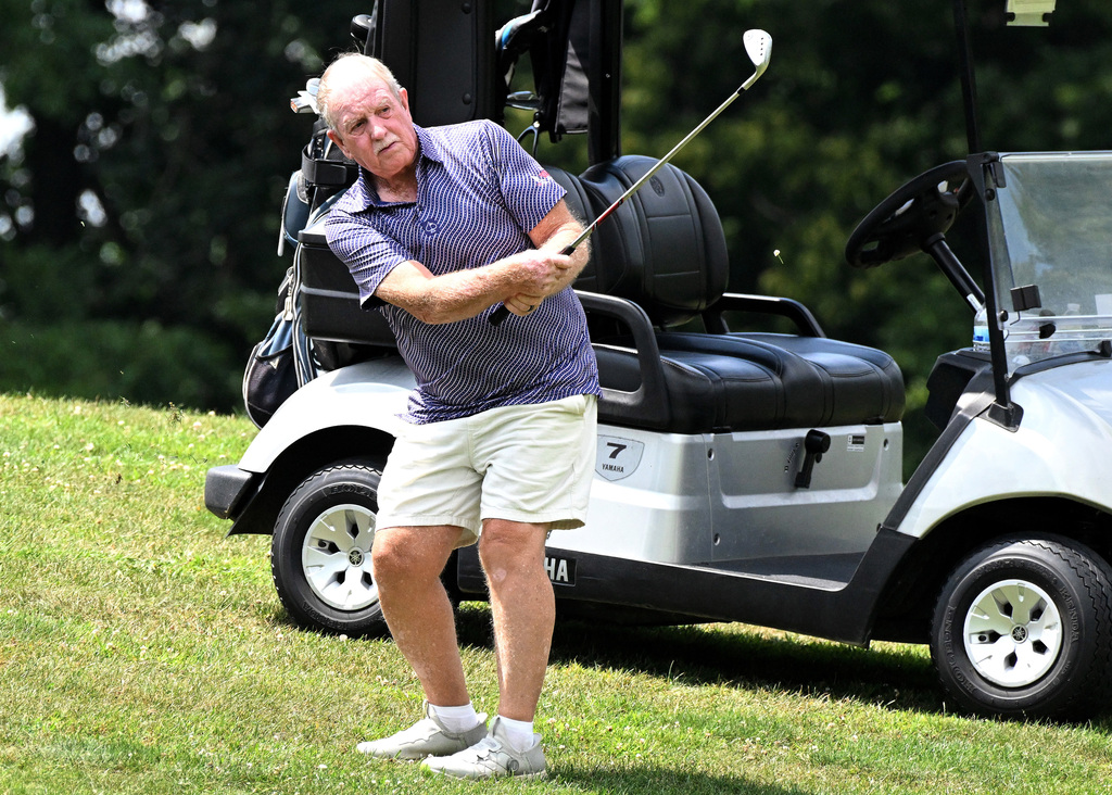 golfers playing at maxwelton