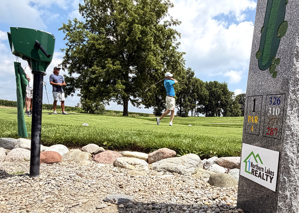 golfers playing at maxwelton