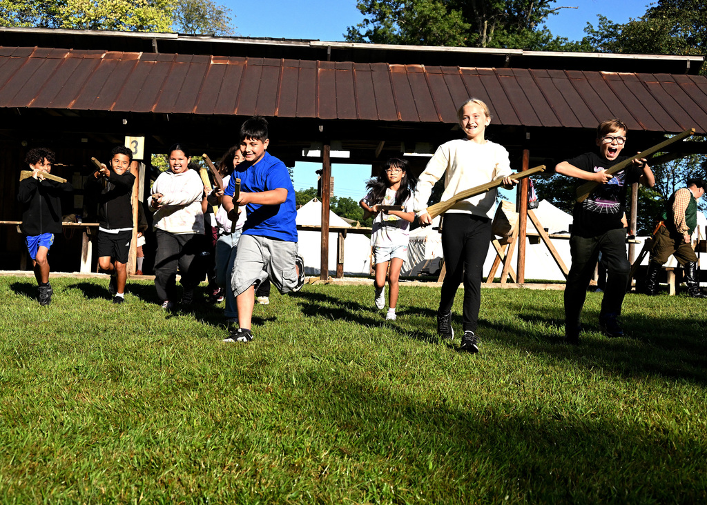 pioneer days kids doing battle cry