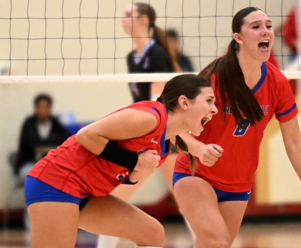 volleyball players celebrating