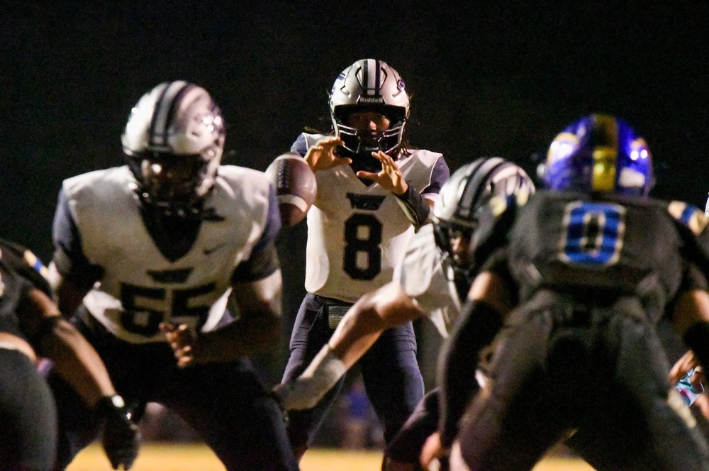 #8 catching the ball after the snap