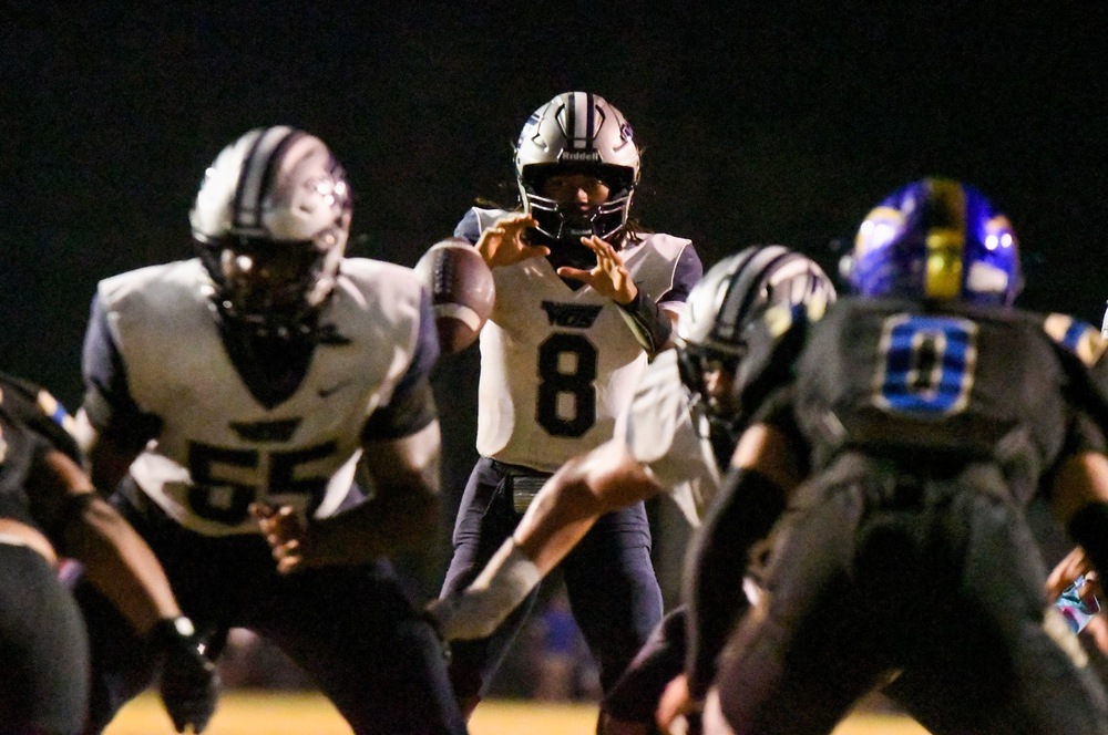 #8 catching the ball after the snap