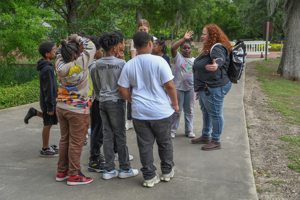 students visit Shangri La