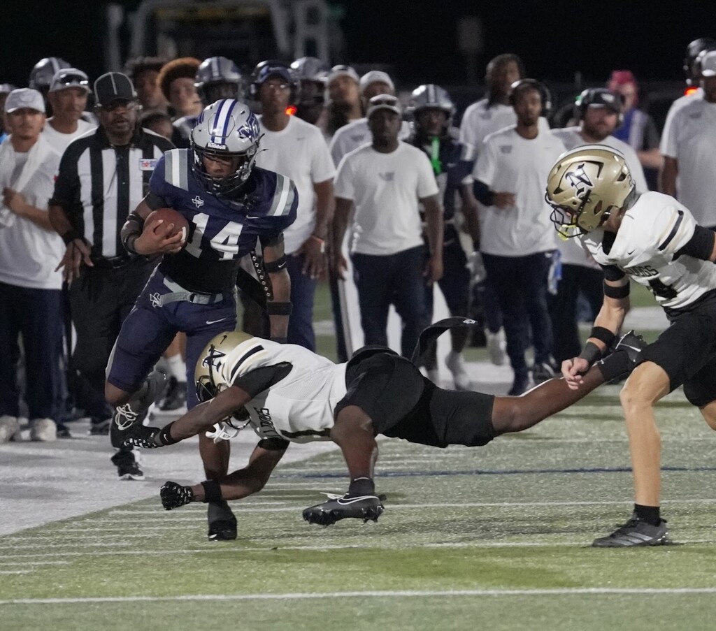 #18 Stepping out of a tackle near the sideline
