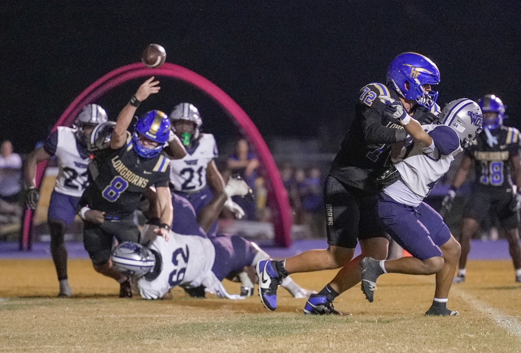 #62 sacks the opposing QB for a safety
