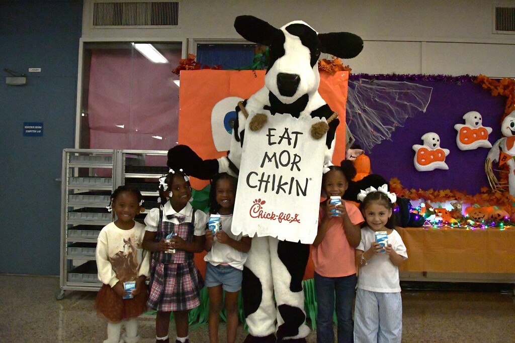 North early learning students Cow the Chick-Fil-A mascot