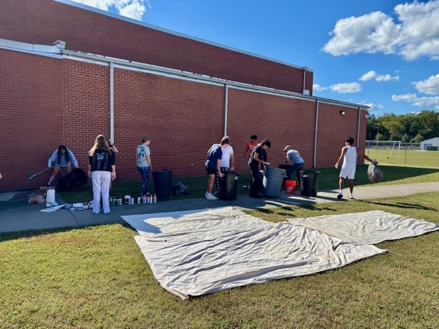 KeyClub Students preparing to decorate