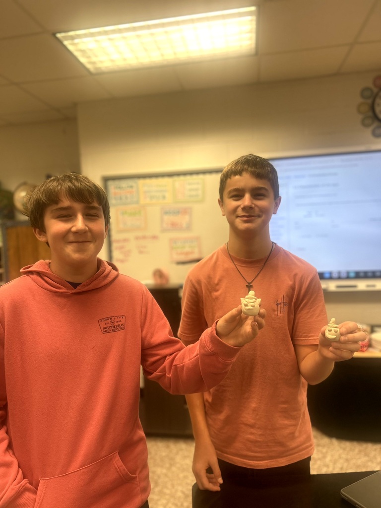2 students with their 3D models of living organisms